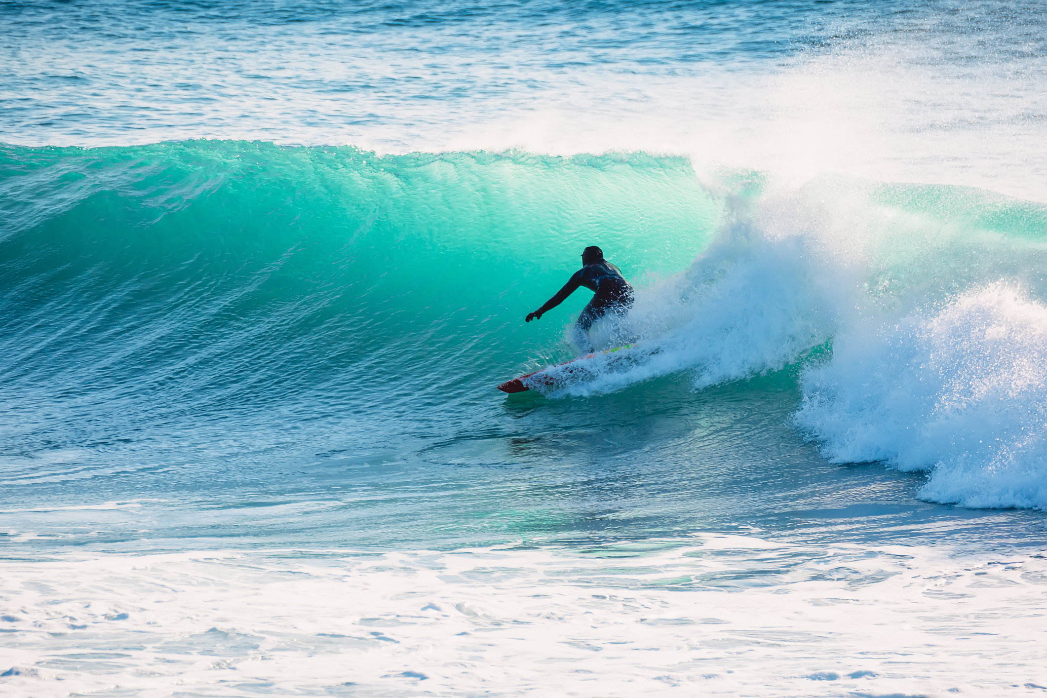 Classic-Surfing-under-the-lip-in-Portugal