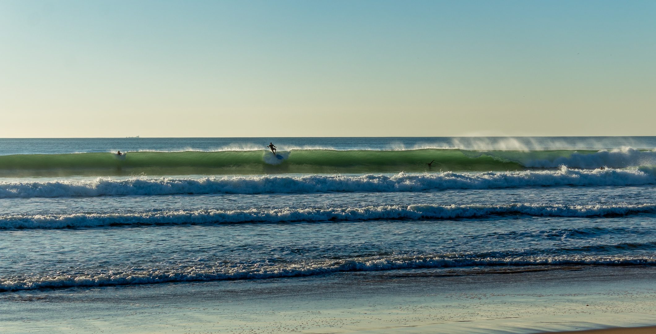 Clean-Lines-in-Costa-da-Caparica