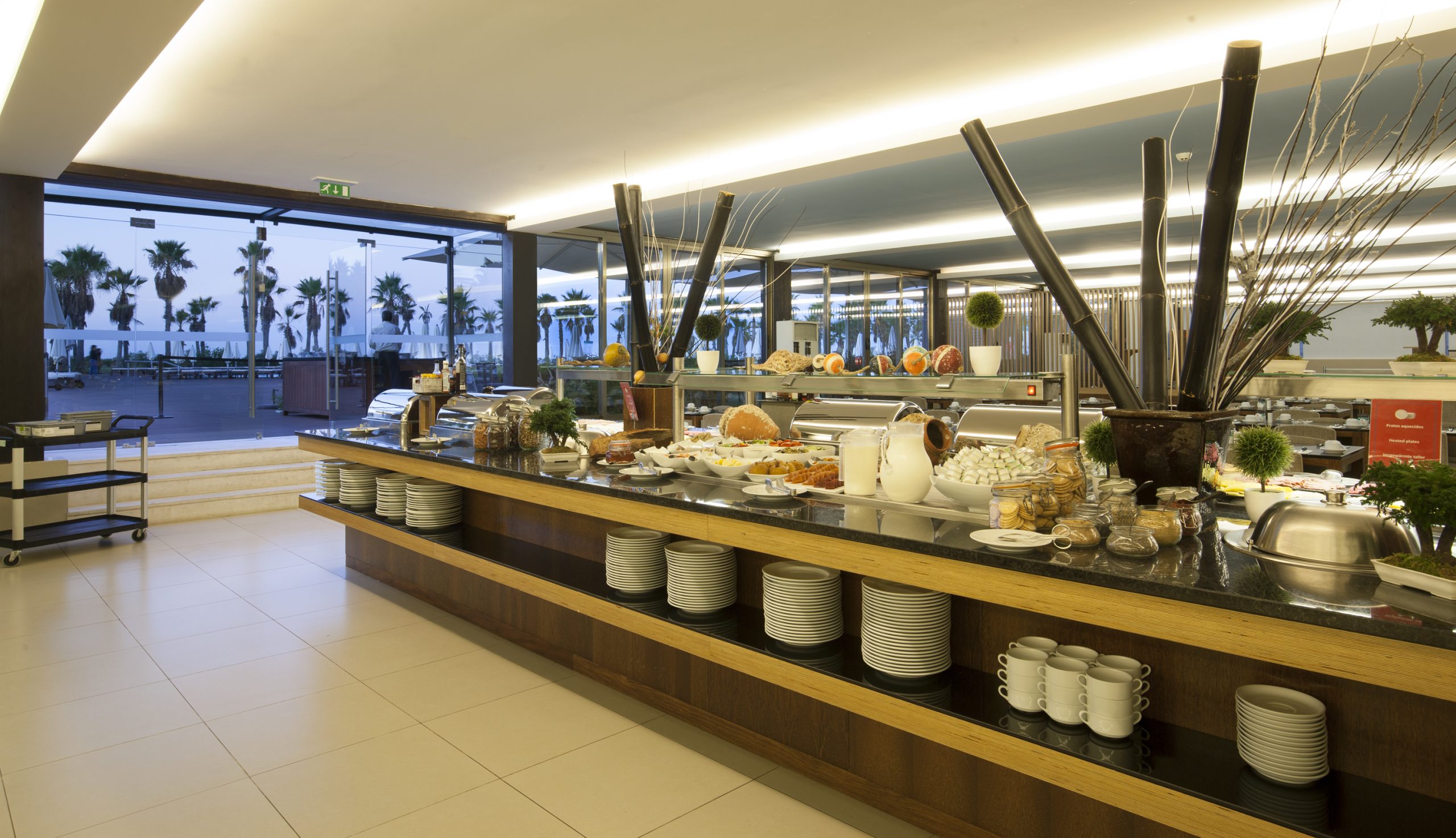 Hotel-Vidamar-Ocean-Buffet-Restaurant
