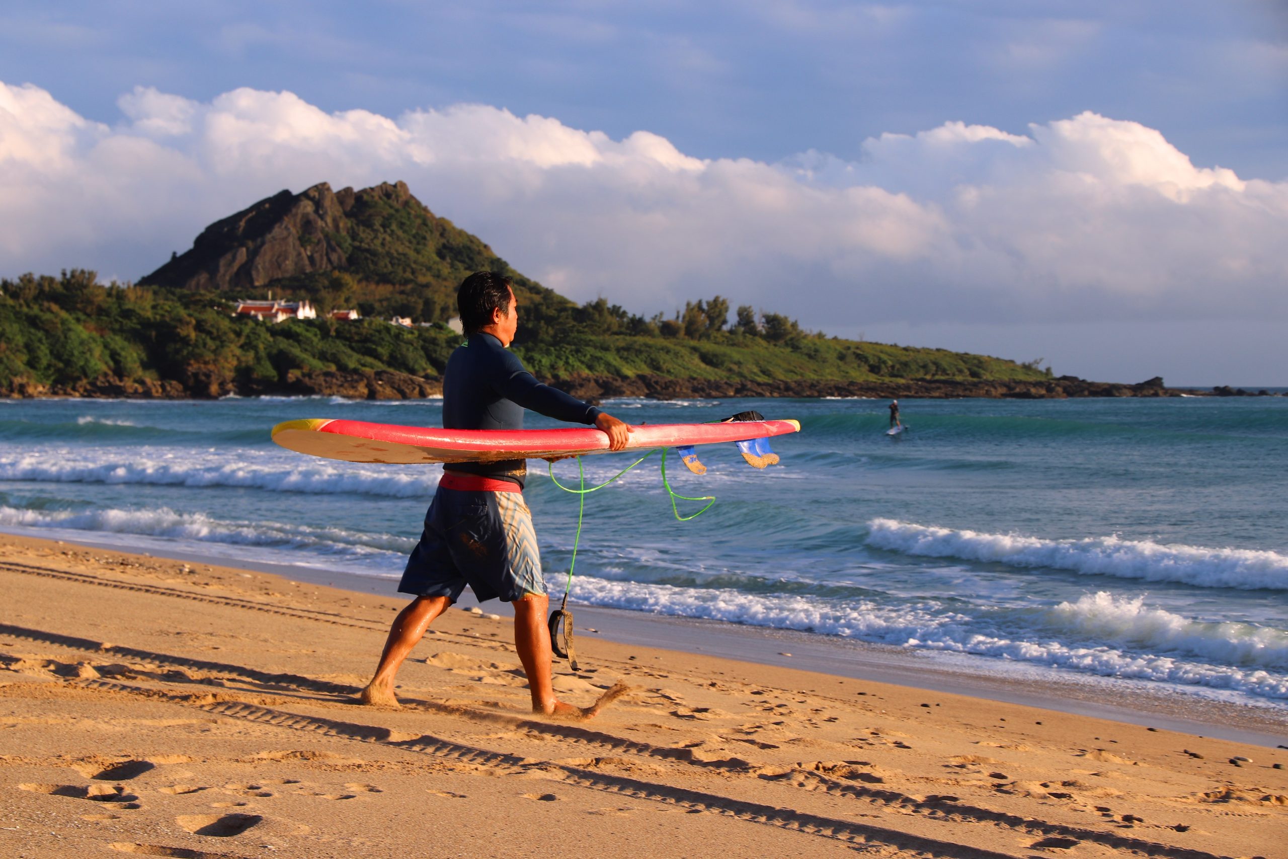 Surfer-Walking-Down-Beach-in-Taiwan