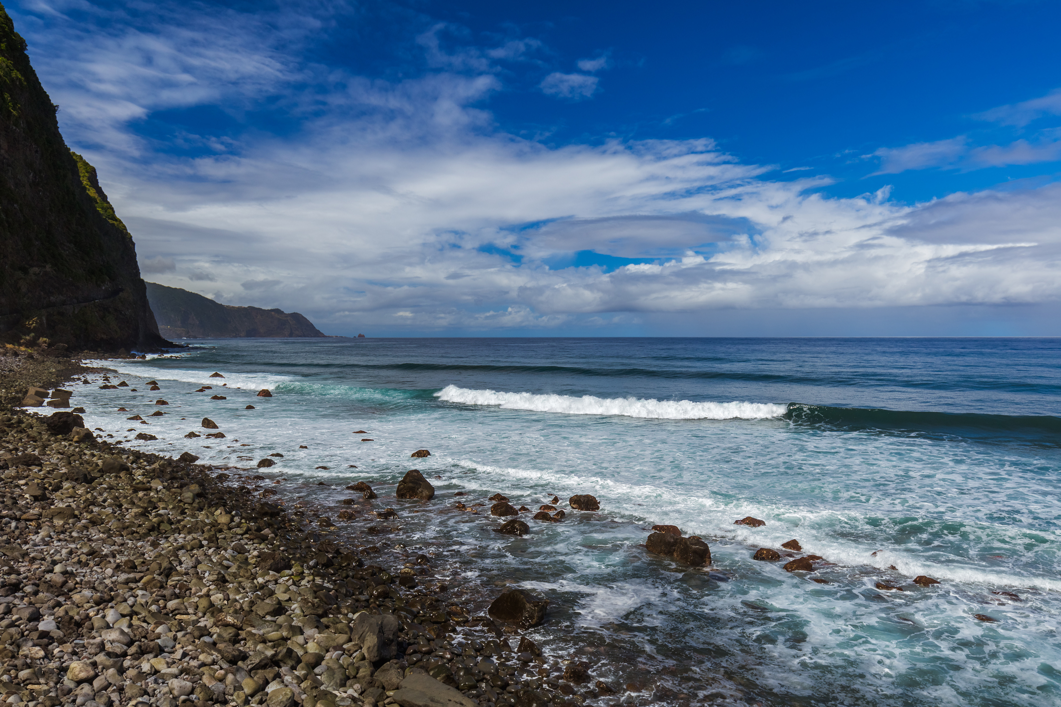 Amazing-Surf-Locations-in-Madeira