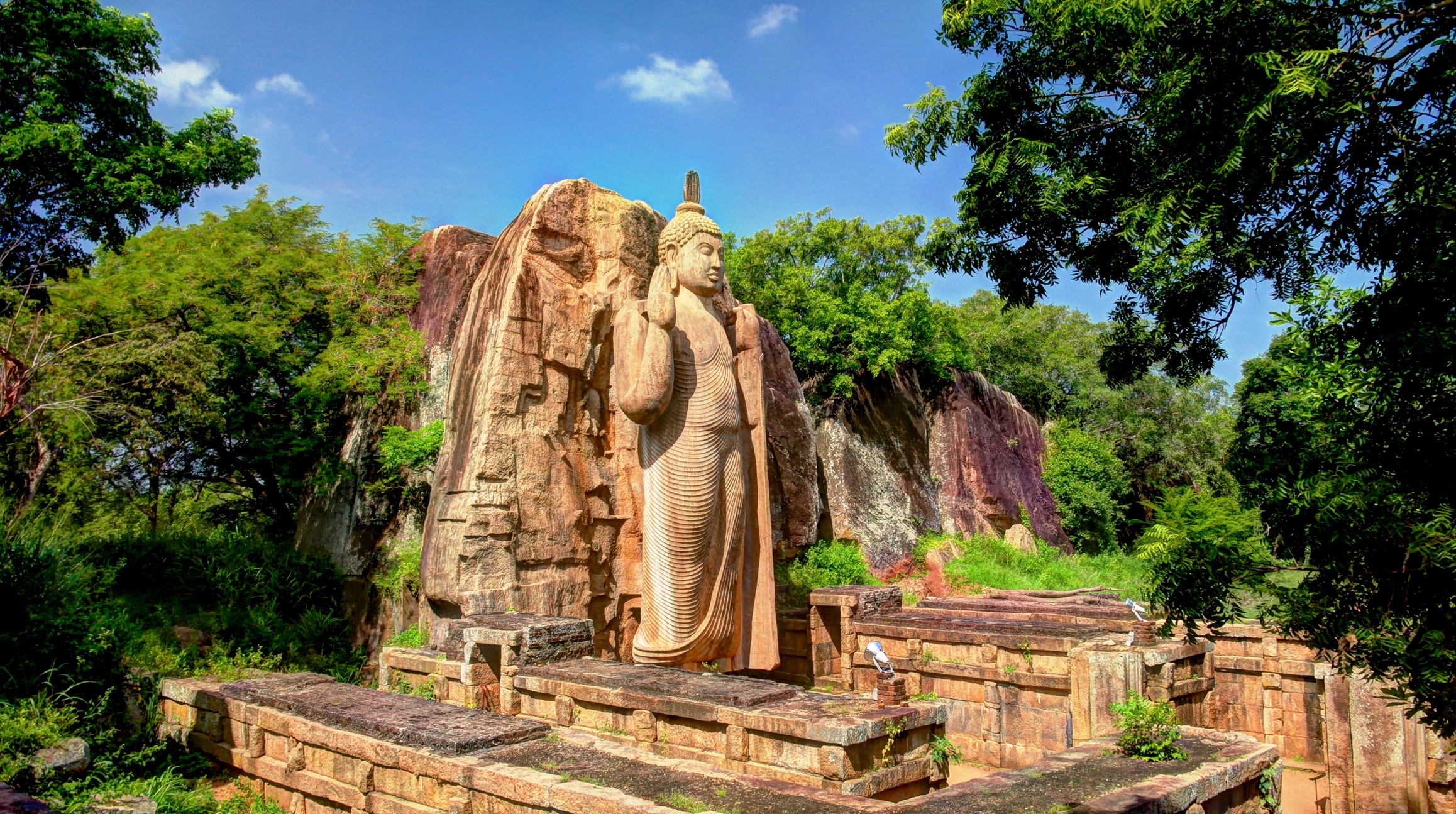 Avukana Buddha