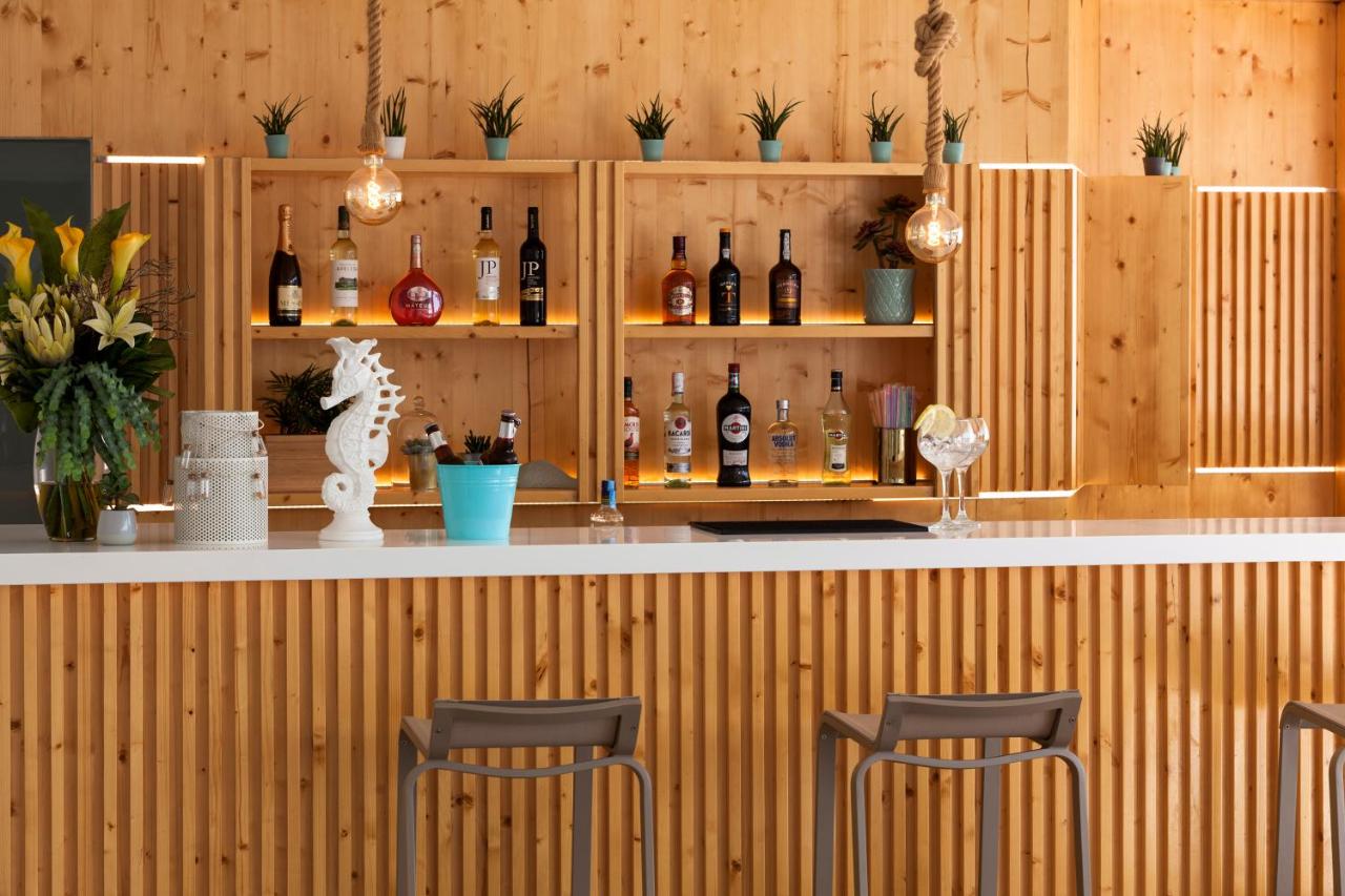 Bar at the Carcavelos Beach Hotel
