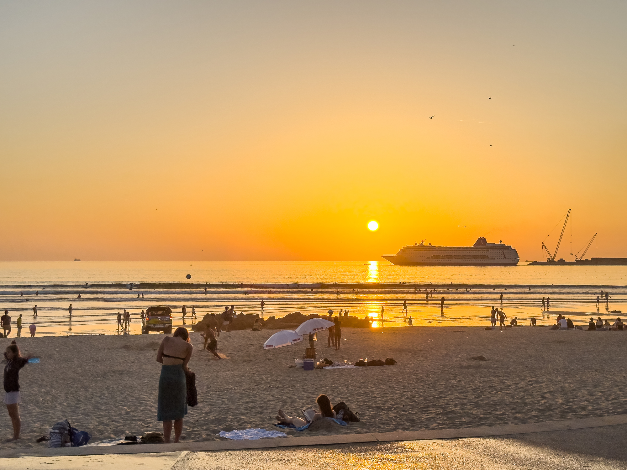 Evening-surf-in-Matosinhos