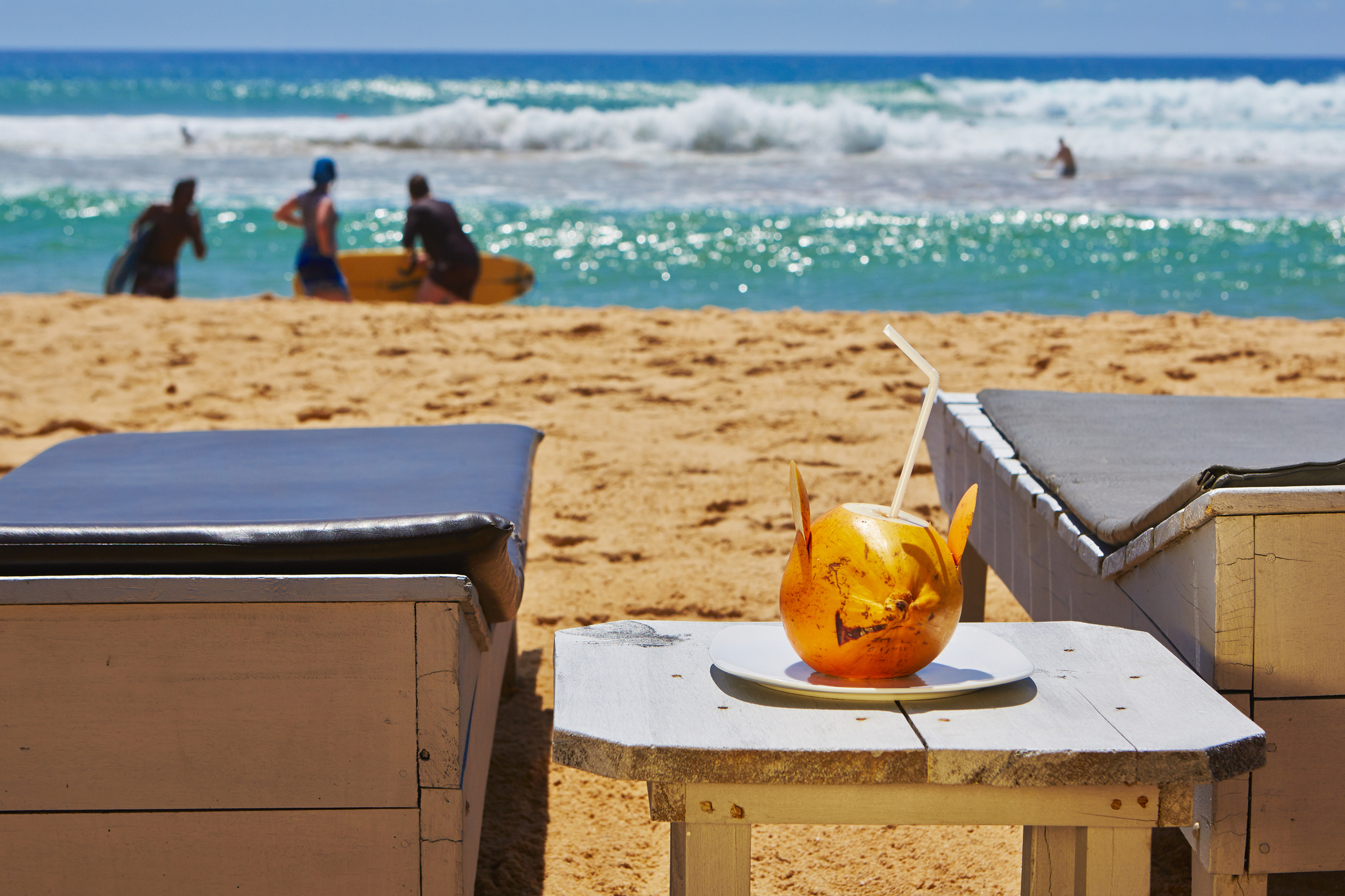 Fresh-Coconut-Drink-on-the-beach-in-Hikkaduwa