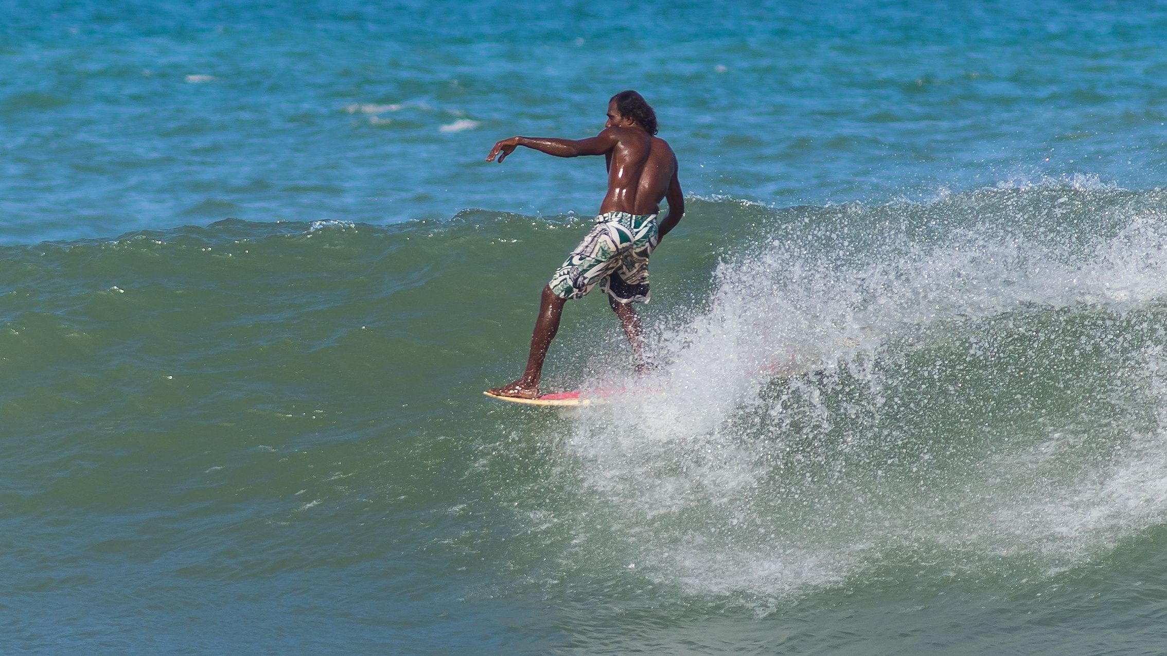 Hanging-Five-Surfing-in-Arugam-Bay