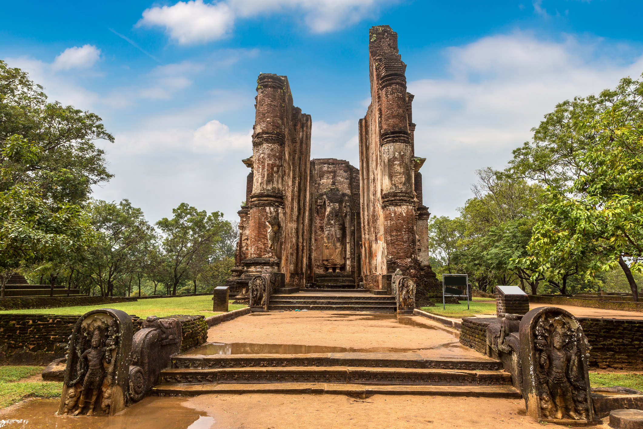 Polonnaruwa-Ruins-in-Sri-Lanka