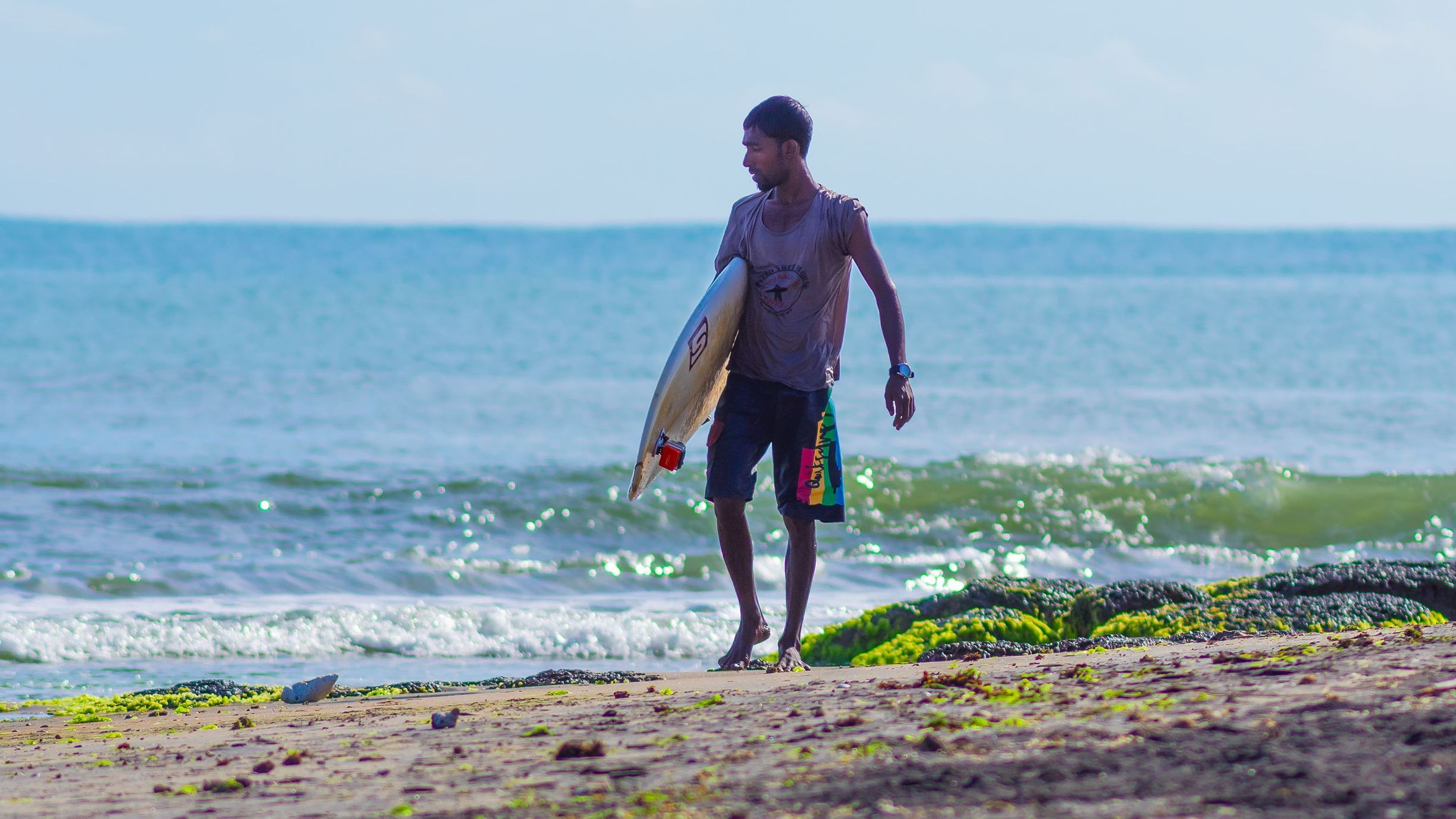 Surfer-in-Arugam-Bay