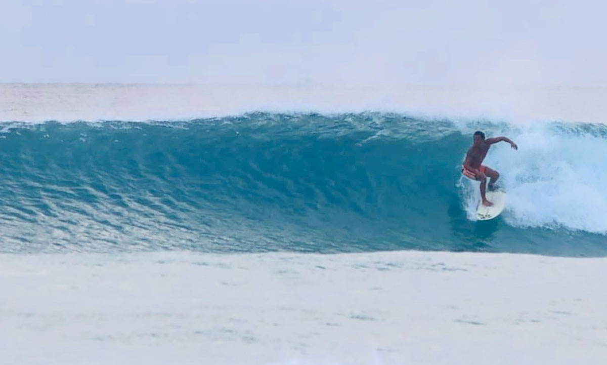 Surfing-Down-the-line-in-Taiwan