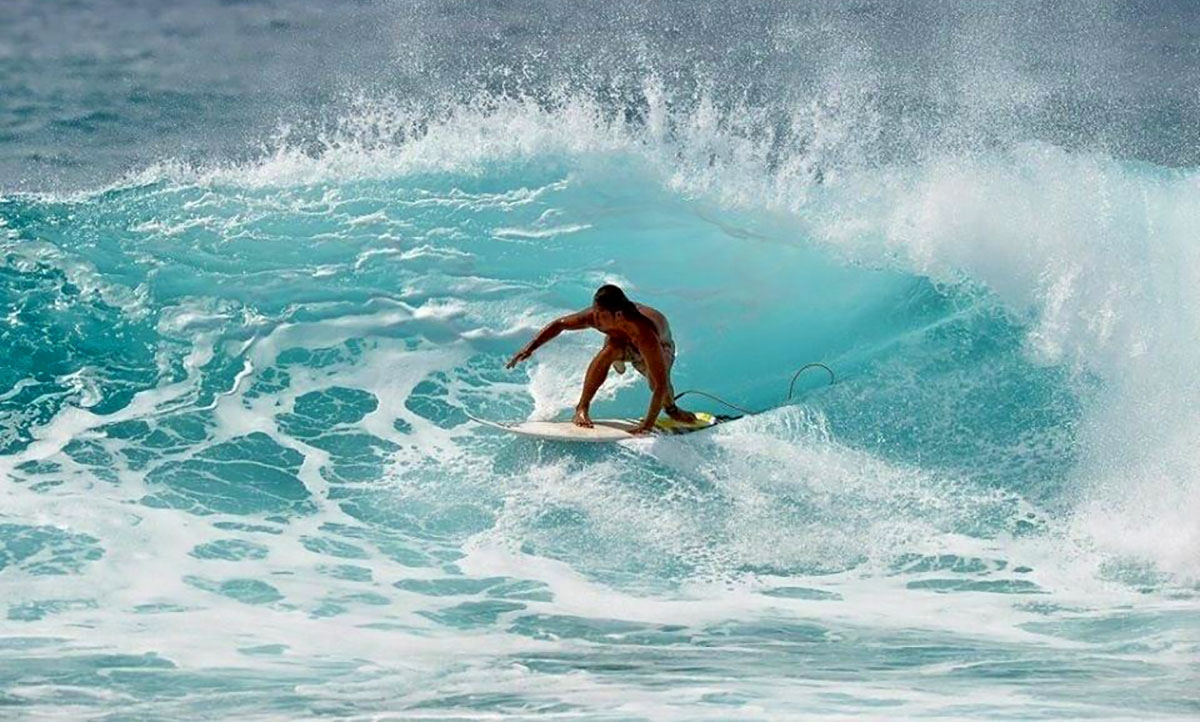 Taiwan-Surfing-Under-the-Lip