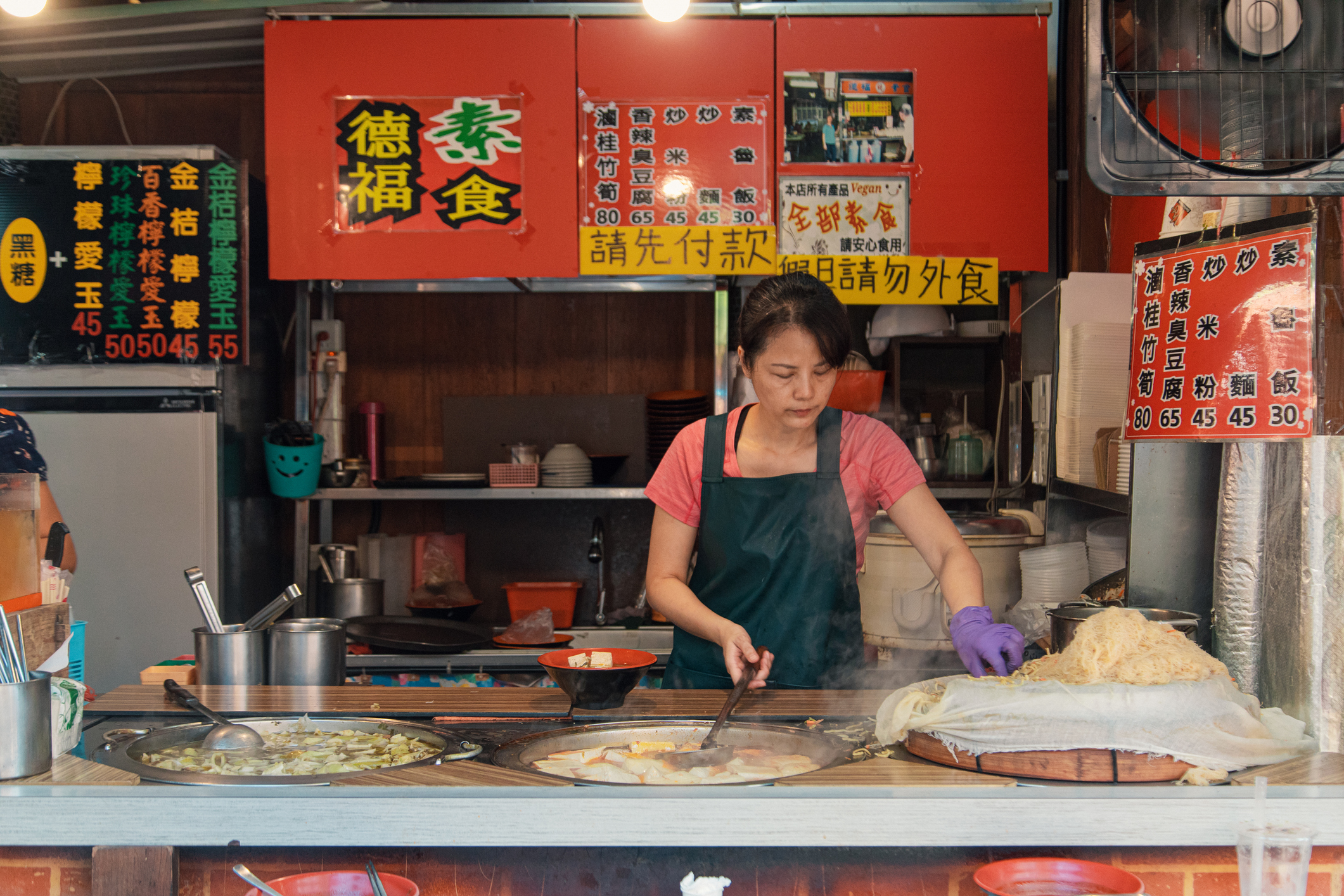 Vibrant-street-food-in-Taiwan