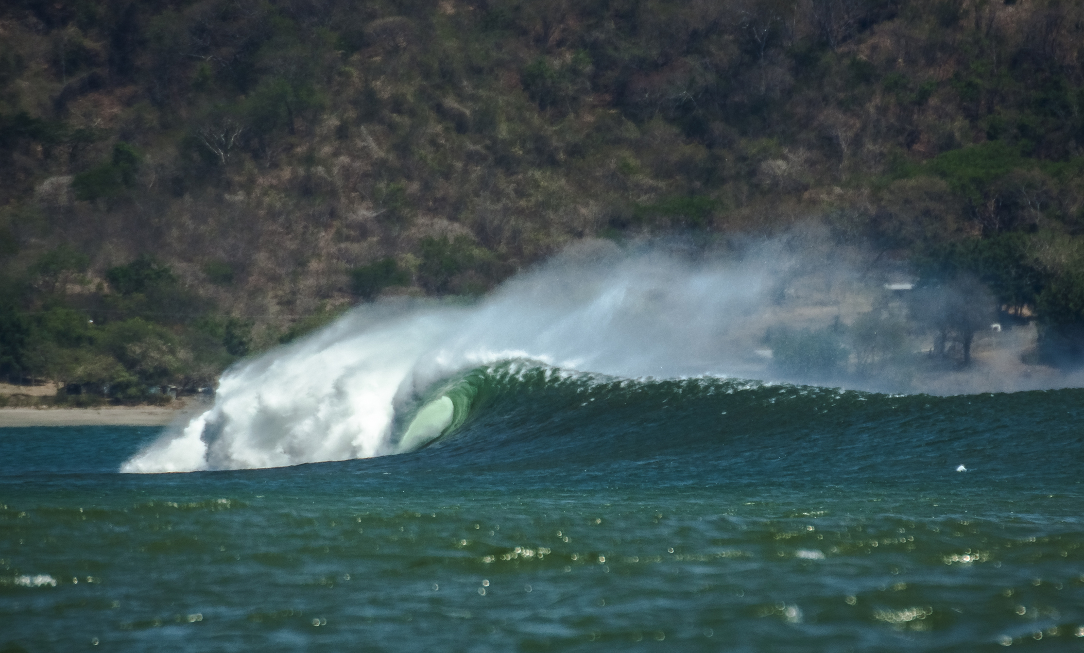Barrelling-wave-in-Panama