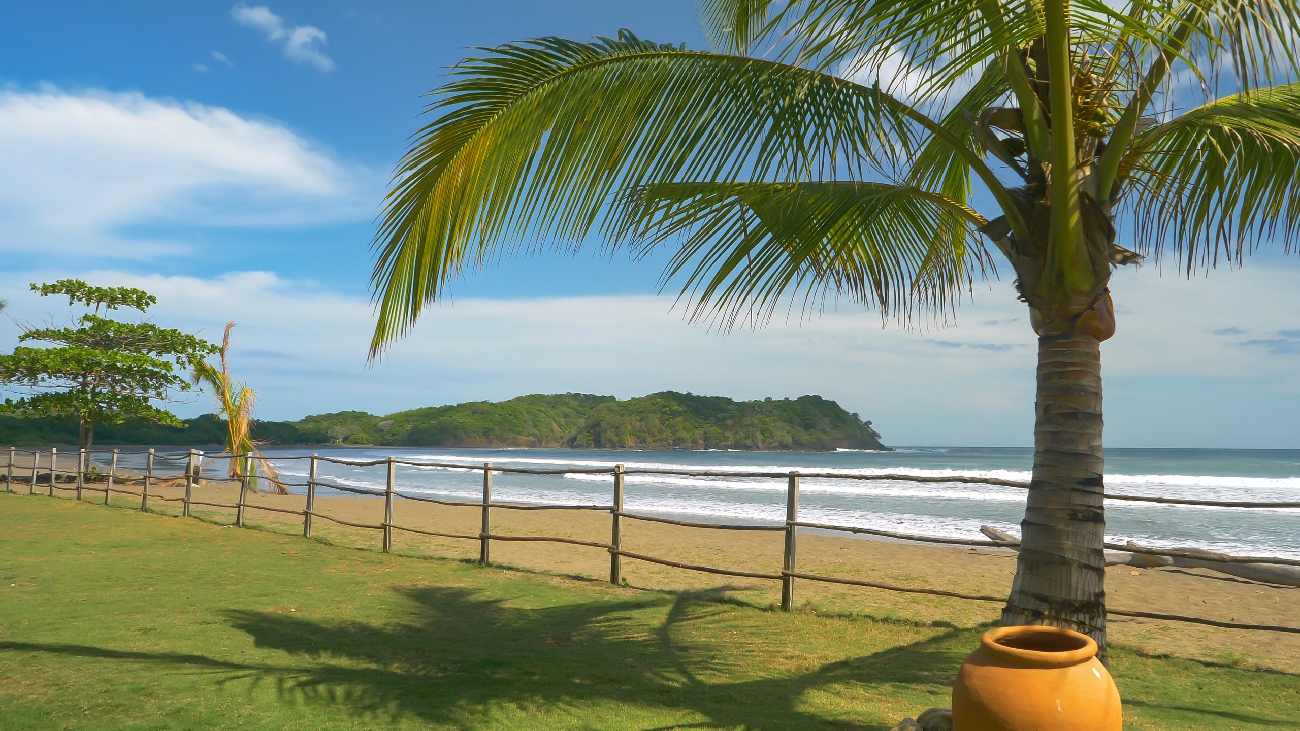 Beautiful-Jungle-Surf-Beaches-in-Panama