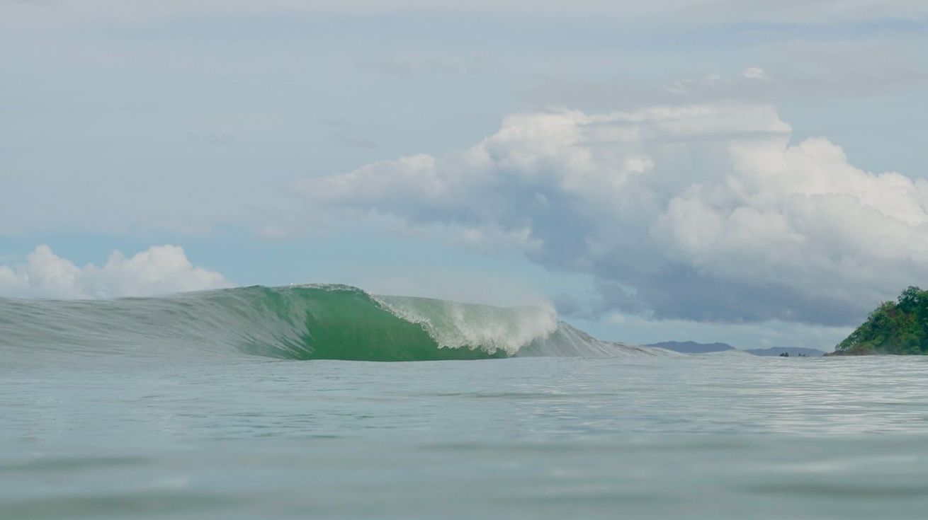 Perfect-Green-Wave-in-Panama
